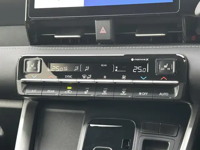 トヨタ ノア ハイブリッド S－Z 福岡県 2025(令7)年 0.1万km未満 アティチュードブラックマイカ 登録済未使用車快適利便パッケージHi純正10型メモリナビ(フルセグTV/CD/DVD/BT)バックモニタートヨタセーフティーコーナーセンサー両側パワスラレーダークルコンユニバーサルステップETC2.0シートヒーターハンドルヒーターブレーキホールドHDMIUSBポート1500W純正LEDヘッドライト純正17インチアルミホイールプッシュスタートスマートキー
