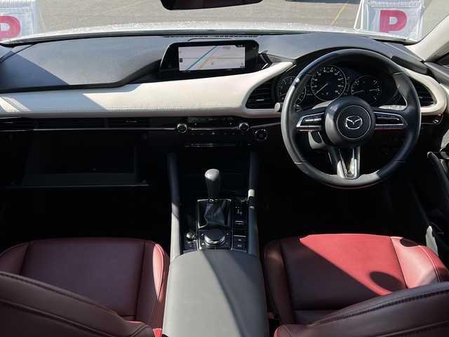 マツダ マツダ３セダン 20S 100周年特別記念車 山形県 2021(令3)年 0.9万km スノーフレイクホワイトパールマイカ ワンオーナー/4WD/BSM/レーダークルーズコントロール/レーンキープアシスト/BOSEサウンドシステム/前後コーナーセンサー/純正ナビ/（Bluetooth/CD/DVD/フルセグ)/全方位カメラ/LEDオートライト/オートマチックハイビーム/レザーシート/DN席シートヒーター/D席パワーシート/シートメモリ/前後純正ドライブレコーダー/ステアリングスイッチ/ステアリングヒーター/電動パーキングブレーキ/オートブレーキホールド/ETC/純正AW/純正フロアマット/電動格納ウィンカーミラー/スマートキー×2　/エンジンスターター/ドアバイザー