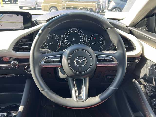 マツダ マツダ３セダン 20S 100周年特別記念車 山形県 2021(令3)年 0.9万km スノーフレイクホワイトパールマイカ ワンオーナー/4WD/BSM/レーダークルーズコントロール/レーンキープアシスト/BOSEサウンドシステム/前後コーナーセンサー/純正ナビ/（Bluetooth/CD/DVD/フルセグ)/全方位カメラ/LEDオートライト/オートマチックハイビーム/レザーシート/DN席シートヒーター/D席パワーシート/シートメモリ/前後純正ドライブレコーダー/ステアリングスイッチ/ステアリングヒーター/電動パーキングブレーキ/オートブレーキホールド/ETC/純正AW/純正フロアマット/電動格納ウィンカーミラー/スマートキー×2　/エンジンスターター/ドアバイザー