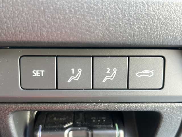 マツダ マツダ３セダン 20S 100周年特別記念車 山形県 2021(令3)年 0.9万km スノーフレイクホワイトパールマイカ ワンオーナー/4WD/BSM/レーダークルーズコントロール/レーンキープアシスト/BOSEサウンドシステム/前後コーナーセンサー/純正ナビ/（Bluetooth/CD/DVD/フルセグ)/全方位カメラ/LEDオートライト/オートマチックハイビーム/レザーシート/DN席シートヒーター/D席パワーシート/シートメモリ/前後純正ドライブレコーダー/ステアリングスイッチ/ステアリングヒーター/電動パーキングブレーキ/オートブレーキホールド/ETC/純正AW/純正フロアマット/電動格納ウィンカーミラー/スマートキー×2　/エンジンスターター/ドアバイザー