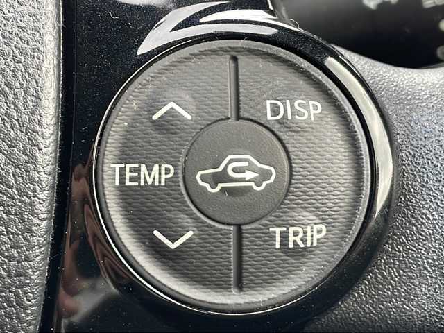 トヨタ アクア 岐阜県 2017(平29)年 8.7万km ライムホワイトパールクリスタルシャイン 禁煙車/AM/FM/CD/純正ナビ/レーンキープアシスト/衝突軽減ブレーキ/ドライブレコーダー/ビルトインETC/Wエアバッグ/純正フロアマット/純正アルミホイール/ヘッドライトレベライザー/オートライト/オートハイビーム/電動格納ミラー/スマートキー/スペアキー