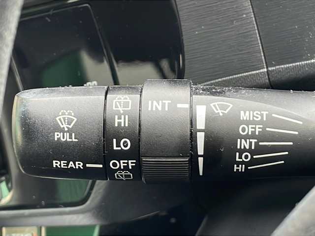 トヨタ アクア 岐阜県 2017(平29)年 8.7万km ライムホワイトパールクリスタルシャイン 禁煙車/AM/FM/CD/純正ナビ/レーンキープアシスト/衝突軽減ブレーキ/ドライブレコーダー/ビルトインETC/Wエアバッグ/純正フロアマット/純正アルミホイール/ヘッドライトレベライザー/オートライト/オートハイビーム/電動格納ミラー/スマートキー/スペアキー