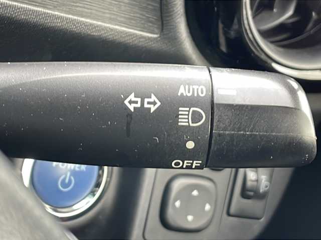 トヨタ アクア 岐阜県 2017(平29)年 8.7万km ライムホワイトパールクリスタルシャイン 禁煙車/AM/FM/CD/純正ナビ/レーンキープアシスト/衝突軽減ブレーキ/ドライブレコーダー/ビルトインETC/Wエアバッグ/純正フロアマット/純正アルミホイール/ヘッドライトレベライザー/オートライト/オートハイビーム/電動格納ミラー/スマートキー/スペアキー