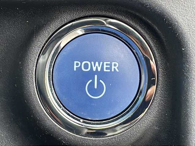 トヨタ アクア 岐阜県 2017(平29)年 8.7万km ライムホワイトパールクリスタルシャイン 禁煙車/AM/FM/CD/純正ナビ/レーンキープアシスト/衝突軽減ブレーキ/ドライブレコーダー/ビルトインETC/Wエアバッグ/純正フロアマット/純正アルミホイール/ヘッドライトレベライザー/オートライト/オートハイビーム/電動格納ミラー/スマートキー/スペアキー