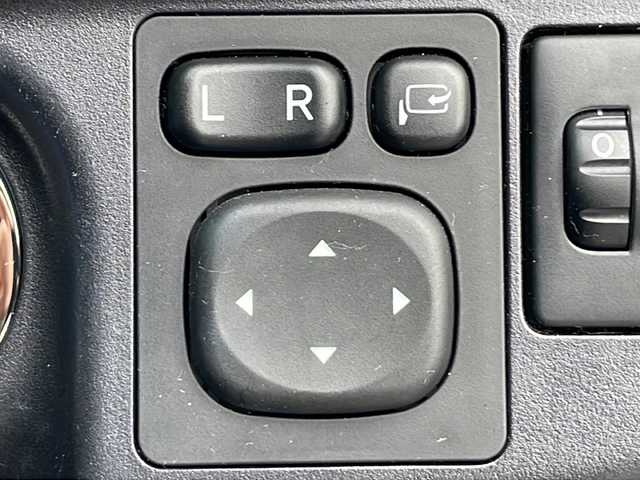 トヨタ アクア 岐阜県 2017(平29)年 8.7万km ライムホワイトパールクリスタルシャイン 禁煙車/AM/FM/CD/純正ナビ/レーンキープアシスト/衝突軽減ブレーキ/ドライブレコーダー/ビルトインETC/Wエアバッグ/純正フロアマット/純正アルミホイール/ヘッドライトレベライザー/オートライト/オートハイビーム/電動格納ミラー/スマートキー/スペアキー