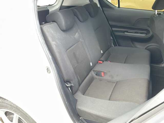 トヨタ アクア 岐阜県 2017(平29)年 8.7万km ライムホワイトパールクリスタルシャイン 禁煙車/AM/FM/CD/純正ナビ/レーンキープアシスト/衝突軽減ブレーキ/ドライブレコーダー/ビルトインETC/Wエアバッグ/純正フロアマット/純正アルミホイール/ヘッドライトレベライザー/オートライト/オートハイビーム/電動格納ミラー/スマートキー/スペアキー