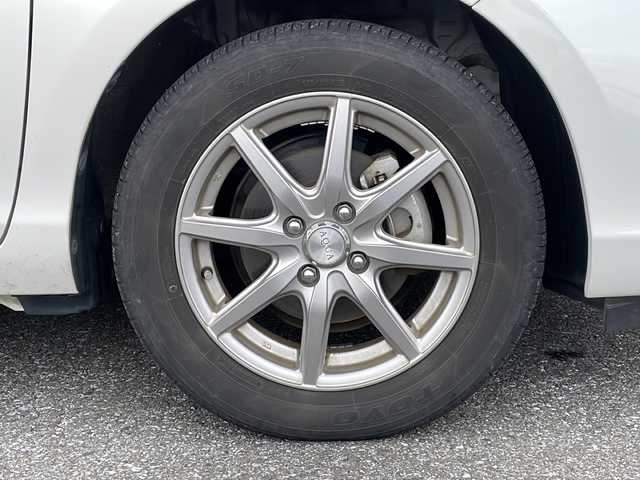 トヨタ アクア 岐阜県 2017(平29)年 8.7万km ライムホワイトパールクリスタルシャイン 禁煙車/AM/FM/CD/純正ナビ/レーンキープアシスト/衝突軽減ブレーキ/ドライブレコーダー/ビルトインETC/Wエアバッグ/純正フロアマット/純正アルミホイール/ヘッドライトレベライザー/オートライト/オートハイビーム/電動格納ミラー/スマートキー/スペアキー