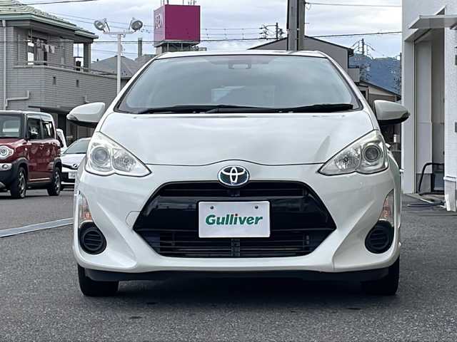 トヨタ アクア 岐阜県 2017(平29)年 8.7万km ライムホワイトパールクリスタルシャイン 禁煙車/AM/FM/CD/純正ナビ/レーンキープアシスト/衝突軽減ブレーキ/ドライブレコーダー/ビルトインETC/Wエアバッグ/純正フロアマット/純正アルミホイール/ヘッドライトレベライザー/オートライト/オートハイビーム/電動格納ミラー/スマートキー/スペアキー