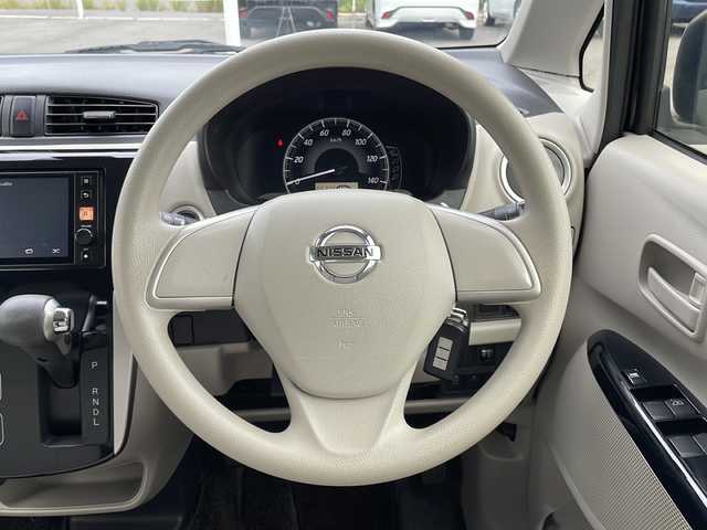 日産 デイズ X 山口県 2015(平27)年 6.4万km ブラック 純正ディスプレイオーディオ/・Bluetooth接続/・FM/AM/アラウンドビューモニター/ETC/エマージェンシーブレーキ/踏み間違え防止装置/横滑り防止装置/アイドリングストップ/純正フロアマット/ヘッドライトレベライザー/スマートキー/プッシュスタート/スペアキー1本/ベンチシート/ドアバイザー/ウィンカーミラー/取扱説明書