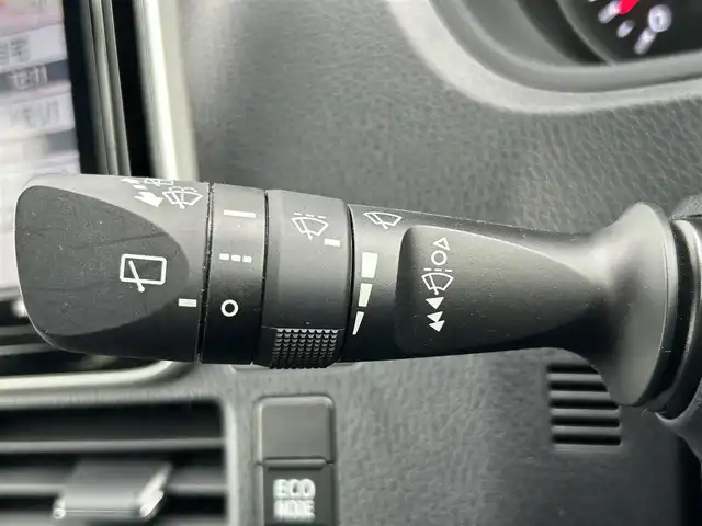 トヨタ ヴォクシー ZS 煌Ⅲ 滋賀県 2020(令2)年 2.4万km ホワイトパールクリスタルシャイン 純正9インチナビ/【Bluetooth/CD/DVD/フルセグTV/HDMI/USB】/バックカメラ/両側パワースライドドア/ハーフレザーシート/クルーズコントロール/レーンディパーチャーアラート/プリクラッシュセーフティ/LEDヘッドライト/オートマチックハイビーム/クリアランスソナー/ビルトインETC2.0/純正フロアマット/ドアバイザー/後席ロールサンシェード/プッシュスタート/スマートキー/ステアリングリモコン