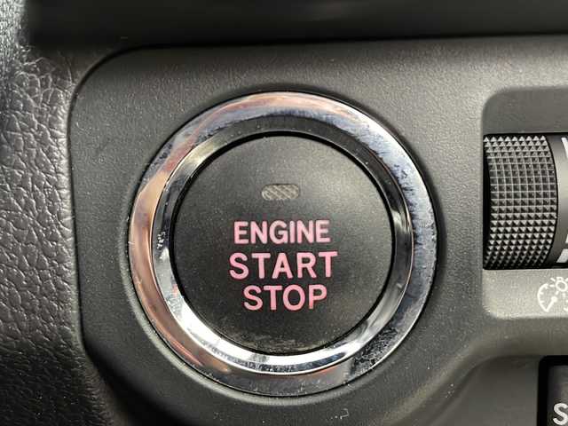スバル ＷＲＸ Ｓ４ 2．0GT‐S アイサイト 道央・札幌 2015(平27)年 6.1万km クリスタルホワイトP ・4WD/・サンルーフ/・純正ナビ/・フルセグTV/・バックカメラ/・サイドカメラ/・ドライブレコーダー/・衝突被害軽減ブレーキ/・レーンキープアシスト/・ブラインドスポットモニター/・レーダークルーズコントロール/・レザーシート/・シートヒーター/・革巻きステアリング/・ステアリングスイッチ/・プッシュスタート/・スマートキー/・ETC