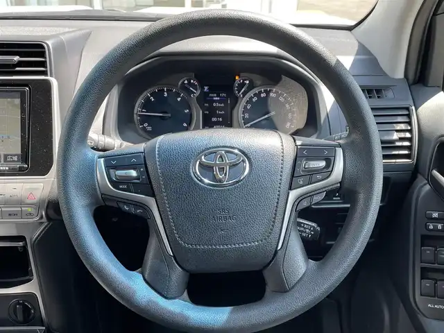 トヨタ ランドクルーザー プラド TX 道央・札幌 2018(平30)年 4万km ホワイトパールクリスタルシャイン ・４WD/・衝突軽減ブレーキ/・寒冷地仕様/・サンルーフ/・純正SDナビ/　CD＆DVD＆BT＆TV/・バックカメラ/・ディーゼルターボ/・レーンキープアシスト/・レーダークルーズコントロール/・コーナーセンサー/・ダウンヒルアシスト/・ビルトインETC/・MT付きAT/・ワイパー熱線/・オートエアコン/・オートライト/・オートハイビーム/・プッシュスタート/・スマートキー/・純正AW＆夏タイヤ積込/　265/65/17 2018年製/・社外フロアマット/・LEDヘッドライト/・ウィンカーミラー/・ルーフレール/・フォグライト