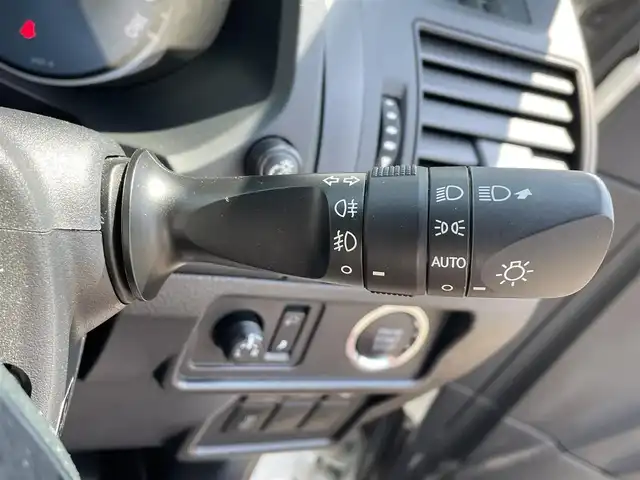 トヨタ ランドクルーザー プラド TX 道央・札幌 2018(平30)年 4万km ホワイトパールクリスタルシャイン ・４WD/・衝突軽減ブレーキ/・寒冷地仕様/・サンルーフ/・純正SDナビ/　CD＆DVD＆BT＆TV/・バックカメラ/・ディーゼルターボ/・レーンキープアシスト/・レーダークルーズコントロール/・コーナーセンサー/・ダウンヒルアシスト/・ビルトインETC/・MT付きAT/・ワイパー熱線/・オートエアコン/・オートライト/・オートハイビーム/・プッシュスタート/・スマートキー/・純正AW＆夏タイヤ積込/　265/65/17 2018年製/・社外フロアマット/・LEDヘッドライト/・ウィンカーミラー/・ルーフレール/・フォグライト