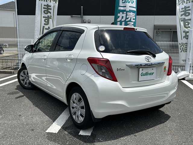 トヨタ ヴィッツ U 三重県 2012(平24)年 3.7万km ホワイトパールクリスタルシャイン 登録時36407Km/純正ナビ　/運転席シートヒーター　/バックカメラ　/ＬＥＤオートライト　/プッシュスタート　/電動格納ミラー　/スマートキー　/禁煙車　/取説