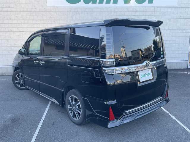 トヨタ ヴォクシー ZS 煌 兵庫県 2018(平30)年 6.5万km イナズマスパーキングブラックガラスフレーク ワンオーナー　/純正ナビ　/・フルセグＴＶ　/・Ｂｌｕｅｔｏｏｔｈ接続　/・ＤＶＤ再生　/TRDエアロ（フロント、サイド、リア）/両側パワースライドドア　/クルーズコントロール　/プリクラッシュセーフティー　/バックカメラ　/プッシュスタート　/スマートキー　/ビルトインETC/ドライブレコーダー/スペアキー　/ＬＥＤオートライト/オートハイビーム/純正16インチアルミホイール/純正フロアマット/取扱説明書/保証書