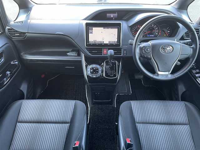 トヨタ ヴォクシー ZS 煌 兵庫県 2018(平30)年 6.5万km イナズマスパーキングブラックガラスフレーク ワンオーナー　/純正ナビ　/・フルセグＴＶ　/・Ｂｌｕｅｔｏｏｔｈ接続　/・ＤＶＤ再生　/TRDエアロ（フロント、サイド、リア）/両側パワースライドドア　/クルーズコントロール　/プリクラッシュセーフティー　/バックカメラ　/プッシュスタート　/スマートキー　/ビルトインETC/ドライブレコーダー/スペアキー　/ＬＥＤオートライト/オートハイビーム/純正16インチアルミホイール/純正フロアマット/取扱説明書/保証書