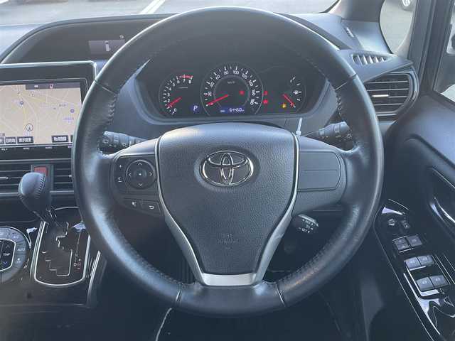 トヨタ ヴォクシー ZS 煌 兵庫県 2018(平30)年 6.5万km イナズマスパーキングブラックガラスフレーク ワンオーナー　/純正ナビ　/・フルセグＴＶ　/・Ｂｌｕｅｔｏｏｔｈ接続　/・ＤＶＤ再生　/TRDエアロ（フロント、サイド、リア）/両側パワースライドドア　/クルーズコントロール　/プリクラッシュセーフティー　/バックカメラ　/プッシュスタート　/スマートキー　/ビルトインETC/ドライブレコーダー/スペアキー　/ＬＥＤオートライト/オートハイビーム/純正16インチアルミホイール/純正フロアマット/取扱説明書/保証書