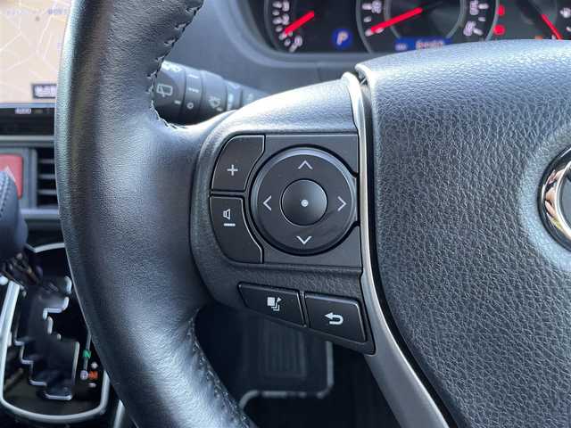 トヨタ ヴォクシー ZS 煌 兵庫県 2018(平30)年 6.5万km イナズマスパーキングブラックガラスフレーク ワンオーナー　/純正ナビ　/・フルセグＴＶ　/・Ｂｌｕｅｔｏｏｔｈ接続　/・ＤＶＤ再生　/TRDエアロ（フロント、サイド、リア）/両側パワースライドドア　/クルーズコントロール　/プリクラッシュセーフティー　/バックカメラ　/プッシュスタート　/スマートキー　/ビルトインETC/ドライブレコーダー/スペアキー　/ＬＥＤオートライト/オートハイビーム/純正16インチアルミホイール/純正フロアマット/取扱説明書/保証書