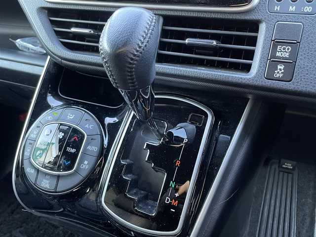 トヨタ ヴォクシー ZS 煌 兵庫県 2018(平30)年 6.5万km イナズマスパーキングブラックガラスフレーク ワンオーナー　/純正ナビ　/・フルセグＴＶ　/・Ｂｌｕｅｔｏｏｔｈ接続　/・ＤＶＤ再生　/TRDエアロ（フロント、サイド、リア）/両側パワースライドドア　/クルーズコントロール　/プリクラッシュセーフティー　/バックカメラ　/プッシュスタート　/スマートキー　/ビルトインETC/ドライブレコーダー/スペアキー　/ＬＥＤオートライト/オートハイビーム/純正16インチアルミホイール/純正フロアマット/取扱説明書/保証書