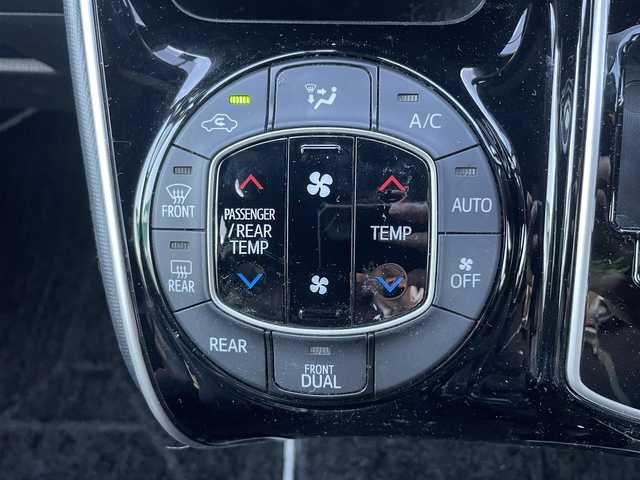 トヨタ ヴォクシー ZS 煌 兵庫県 2018(平30)年 6.5万km イナズマスパーキングブラックガラスフレーク ワンオーナー　/純正ナビ　/・フルセグＴＶ　/・Ｂｌｕｅｔｏｏｔｈ接続　/・ＤＶＤ再生　/TRDエアロ（フロント、サイド、リア）/両側パワースライドドア　/クルーズコントロール　/プリクラッシュセーフティー　/バックカメラ　/プッシュスタート　/スマートキー　/ビルトインETC/ドライブレコーダー/スペアキー　/ＬＥＤオートライト/オートハイビーム/純正16インチアルミホイール/純正フロアマット/取扱説明書/保証書