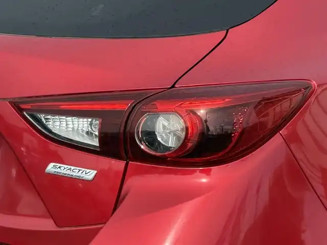 マツダ アクセラ スポーツ 15S 岩手県 2016(平28)年 10.2万km ソウルレッドプレミアムメタリック 禁煙車/4WD/ブラインドスポットモニター/横滑り防止装置/クルーズコントロール/純正ナビ/→フルセTV/Bluetooth/CD/DVD/FM/AM/AUX/USB/バックカメラ/ステアリングスイッチ/オートライト/〇プッシュスタート/〇電動格納ミラー/〇ウィンカーミラー/〇MTモード/〇スマートキー/〇ドアバイザー/〇フロアマット/前後ドライブレコーダー/ETC/冬タイヤ社外アルミホイール車載/→6mm×4本