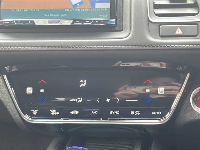 ホンダ ヴェゼル ハイブリッド Z ホンダセンシング 愛知県 2016(平28)年 9.5万km ホワイトオーキッドパール /カロッツェリアディスプレイオーディオ//DVD・AUX・AM・FM・Bluetooth//バックカメラ//LEDフォグライト//カラードボディロアガーニッシュ//リバース連動ドアミラー（助手席側）//全ドアワンタッチ式パワーウインドウ//コンビシート&専用インテリア〈パッションブラック/ジャズブラウン〉//本革巻ステアリングホイール（スムースレザー）//プラチナクロームメッキ加飾（インナードアハンドルリング、セレクトレバーエスカッションリング、エアコンアウトレットリング/アウトレットノブ、スピーカーリング、エアコンディスプレイ、ステアリングスイッチリング）//ラゲッジルームハードボード//雨滴検知式フロントワイパー//ルーフレール（FF）//パフォーマンスダンパー//17インチアルミホイール（スポーツタイプ）//LEDヘッドライト（ロービーム、オートレベリング機構付）//自動防眩ルームミラー//運転席＆助手席シートヒーター//ETC車載器//オートリトラミラー//プラズマクラスター技術搭載左右独立温度コントロール式フルオート・エアコンディショナー//リアクティブフォースペダル//ハイブリッド専用デザインメーター//保証書・取説・スペアキー