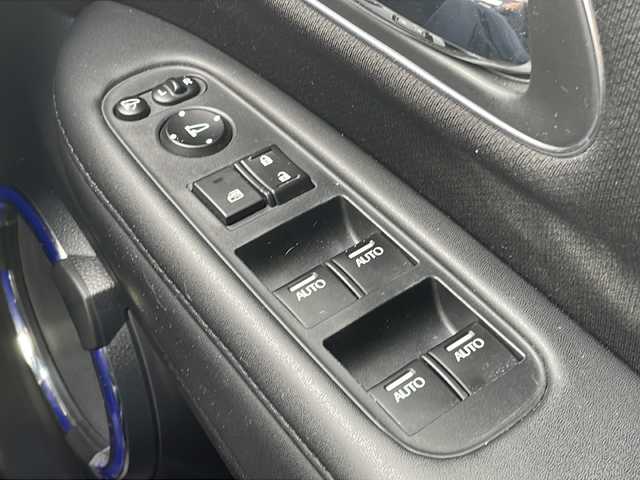 ホンダ ヴェゼル ハイブリッド Z ホンダセンシング 愛知県 2016(平28)年 9.5万km ホワイトオーキッドパール /カロッツェリアディスプレイオーディオ//DVD・AUX・AM・FM・Bluetooth//バックカメラ//LEDフォグライト//カラードボディロアガーニッシュ//リバース連動ドアミラー（助手席側）//全ドアワンタッチ式パワーウインドウ//コンビシート&専用インテリア〈パッションブラック/ジャズブラウン〉//本革巻ステアリングホイール（スムースレザー）//プラチナクロームメッキ加飾（インナードアハンドルリング、セレクトレバーエスカッションリング、エアコンアウトレットリング/アウトレットノブ、スピーカーリング、エアコンディスプレイ、ステアリングスイッチリング）//ラゲッジルームハードボード//雨滴検知式フロントワイパー//ルーフレール（FF）//パフォーマンスダンパー//17インチアルミホイール（スポーツタイプ）//LEDヘッドライト（ロービーム、オートレベリング機構付）//自動防眩ルームミラー//運転席＆助手席シートヒーター//ETC車載器//オートリトラミラー//プラズマクラスター技術搭載左右独立温度コントロール式フルオート・エアコンディショナー//リアクティブフォースペダル//ハイブリッド専用デザインメーター//保証書・取説・スペアキー