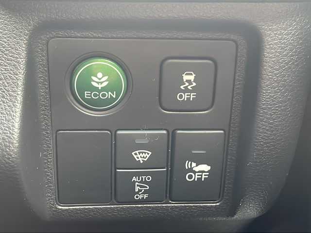 ホンダ ヴェゼル ハイブリッド Z ホンダセンシング 愛知県 2016(平28)年 9.5万km ホワイトオーキッドパール /カロッツェリアディスプレイオーディオ//DVD・AUX・AM・FM・Bluetooth//バックカメラ//LEDフォグライト//カラードボディロアガーニッシュ//リバース連動ドアミラー（助手席側）//全ドアワンタッチ式パワーウインドウ//コンビシート&専用インテリア〈パッションブラック/ジャズブラウン〉//本革巻ステアリングホイール（スムースレザー）//プラチナクロームメッキ加飾（インナードアハンドルリング、セレクトレバーエスカッションリング、エアコンアウトレットリング/アウトレットノブ、スピーカーリング、エアコンディスプレイ、ステアリングスイッチリング）//ラゲッジルームハードボード//雨滴検知式フロントワイパー//ルーフレール（FF）//パフォーマンスダンパー//17インチアルミホイール（スポーツタイプ）//LEDヘッドライト（ロービーム、オートレベリング機構付）//自動防眩ルームミラー//運転席＆助手席シートヒーター//ETC車載器//オートリトラミラー//プラズマクラスター技術搭載左右独立温度コントロール式フルオート・エアコンディショナー//リアクティブフォースペダル//ハイブリッド専用デザインメーター//保証書・取説・スペアキー