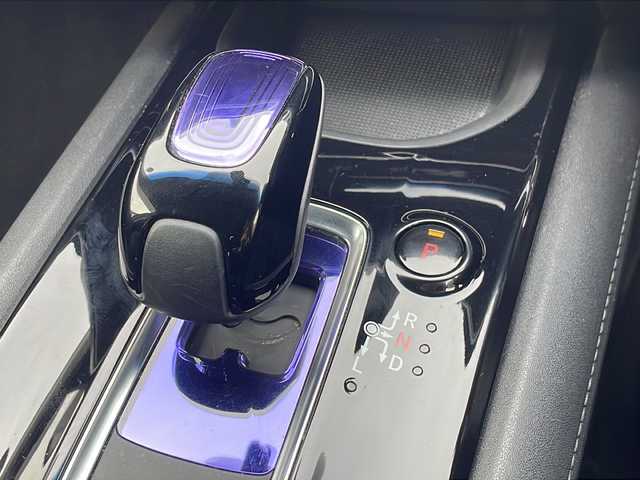 ホンダ ヴェゼル ハイブリッド Z ホンダセンシング 愛知県 2016(平28)年 9.5万km ホワイトオーキッドパール /カロッツェリアディスプレイオーディオ//DVD・AUX・AM・FM・Bluetooth//バックカメラ//LEDフォグライト//カラードボディロアガーニッシュ//リバース連動ドアミラー（助手席側）//全ドアワンタッチ式パワーウインドウ//コンビシート&専用インテリア〈パッションブラック/ジャズブラウン〉//本革巻ステアリングホイール（スムースレザー）//プラチナクロームメッキ加飾（インナードアハンドルリング、セレクトレバーエスカッションリング、エアコンアウトレットリング/アウトレットノブ、スピーカーリング、エアコンディスプレイ、ステアリングスイッチリング）//ラゲッジルームハードボード//雨滴検知式フロントワイパー//ルーフレール（FF）//パフォーマンスダンパー//17インチアルミホイール（スポーツタイプ）//LEDヘッドライト（ロービーム、オートレベリング機構付）//自動防眩ルームミラー//運転席＆助手席シートヒーター//ETC車載器//オートリトラミラー//プラズマクラスター技術搭載左右独立温度コントロール式フルオート・エアコンディショナー//リアクティブフォースペダル//ハイブリッド専用デザインメーター//保証書・取説・スペアキー