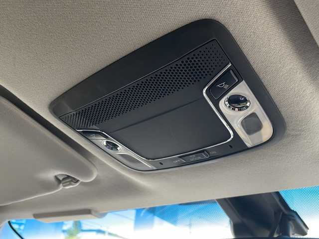 ホンダ ヴェゼル ハイブリッド Z ホンダセンシング 愛知県 2016(平28)年 9.5万km ホワイトオーキッドパール /カロッツェリアディスプレイオーディオ//DVD・AUX・AM・FM・Bluetooth//バックカメラ//LEDフォグライト//カラードボディロアガーニッシュ//リバース連動ドアミラー（助手席側）//全ドアワンタッチ式パワーウインドウ//コンビシート&専用インテリア〈パッションブラック/ジャズブラウン〉//本革巻ステアリングホイール（スムースレザー）//プラチナクロームメッキ加飾（インナードアハンドルリング、セレクトレバーエスカッションリング、エアコンアウトレットリング/アウトレットノブ、スピーカーリング、エアコンディスプレイ、ステアリングスイッチリング）//ラゲッジルームハードボード//雨滴検知式フロントワイパー//ルーフレール（FF）//パフォーマンスダンパー//17インチアルミホイール（スポーツタイプ）//LEDヘッドライト（ロービーム、オートレベリング機構付）//自動防眩ルームミラー//運転席＆助手席シートヒーター//ETC車載器//オートリトラミラー//プラズマクラスター技術搭載左右独立温度コントロール式フルオート・エアコンディショナー//リアクティブフォースペダル//ハイブリッド専用デザインメーター//保証書・取説・スペアキー