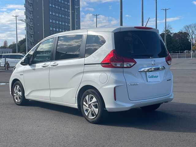 ホンダ フリード ハイブリット G ホンダセンシング 千葉県 2019(令1)年 6.9万km プラチナホワイトパール 禁煙車/純正ナビ/・VXM-204VFi/・CD/DVD/BT/フルセグ/両側パワースライドドア/バックカメラ/衝突被害軽減ブレーキ/車線逸脱警報/レーダークルーズコントロール/前席シートヒーター/LEDヘッドライト/オートライト/ビルトインETC/スマートキー/スペアキー