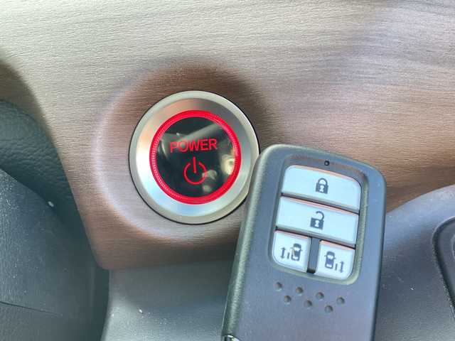 ホンダ フリード ハイブリット G ホンダセンシング 千葉県 2019(令1)年 6.9万km プラチナホワイトパール 禁煙車/純正ナビ/・VXM-204VFi/・CD/DVD/BT/フルセグ/両側パワースライドドア/バックカメラ/衝突被害軽減ブレーキ/車線逸脱警報/レーダークルーズコントロール/前席シートヒーター/LEDヘッドライト/オートライト/ビルトインETC/スマートキー/スペアキー