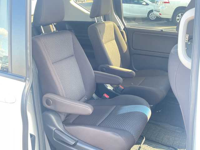 ホンダ フリード ハイブリット G ホンダセンシング 千葉県 2019(令1)年 6.9万km プラチナホワイトパール 禁煙車/純正ナビ/・VXM-204VFi/・CD/DVD/BT/フルセグ/両側パワースライドドア/バックカメラ/衝突被害軽減ブレーキ/車線逸脱警報/レーダークルーズコントロール/前席シートヒーター/LEDヘッドライト/オートライト/ビルトインETC/スマートキー/スペアキー