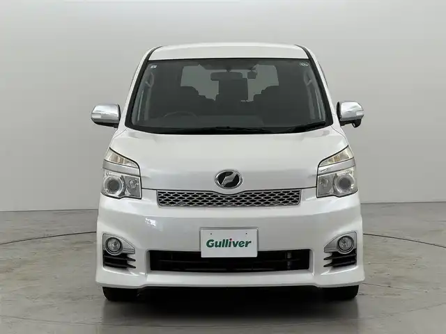 トヨタ ヴォクシー ZS 煌Ⅲ 福岡県 2012(平24)年 13.2万km ホワイトパールクリスタルシャイン 純正ナビ（Ｂｌｕｅｔｏｏｔｈ，フルセグＴＶ）　/バックカメラ　/ＥＴＣ　/前方ドライブレコーダー　/両側電動スライドドア　/ＭＴモード付き　/ハーフレザーシート　/プッシュスタート　/純正１６インチアルミホイール