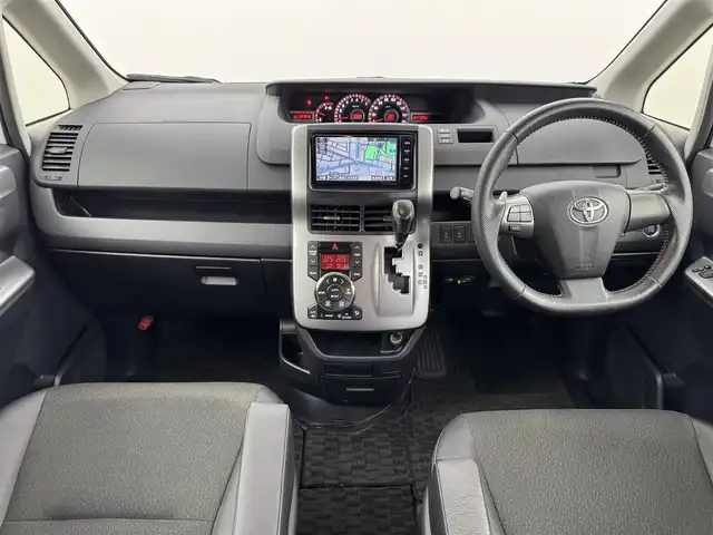 トヨタ ヴォクシー ZS 煌Ⅲ 福岡県 2012(平24)年 13.2万km ホワイトパールクリスタルシャイン 純正ナビ（Ｂｌｕｅｔｏｏｔｈ，フルセグＴＶ）　/バックカメラ　/ＥＴＣ　/前方ドライブレコーダー　/両側電動スライドドア　/ＭＴモード付き　/ハーフレザーシート　/プッシュスタート　/純正１６インチアルミホイール