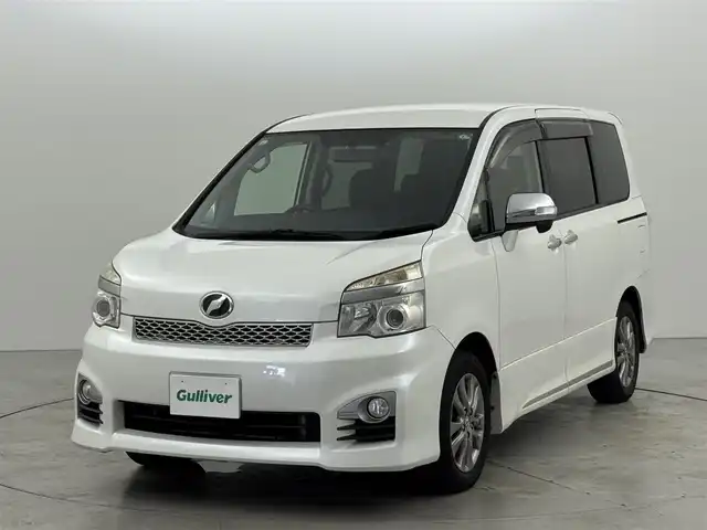 トヨタ ヴォクシー ZS 煌Ⅲ 福岡県 2012(平24)年 13.2万km ホワイトパールクリスタルシャイン 純正ナビ（Ｂｌｕｅｔｏｏｔｈ，フルセグＴＶ）　/バックカメラ　/ＥＴＣ　/前方ドライブレコーダー　/両側電動スライドドア　/ＭＴモード付き　/ハーフレザーシート　/プッシュスタート　/純正１６インチアルミホイール