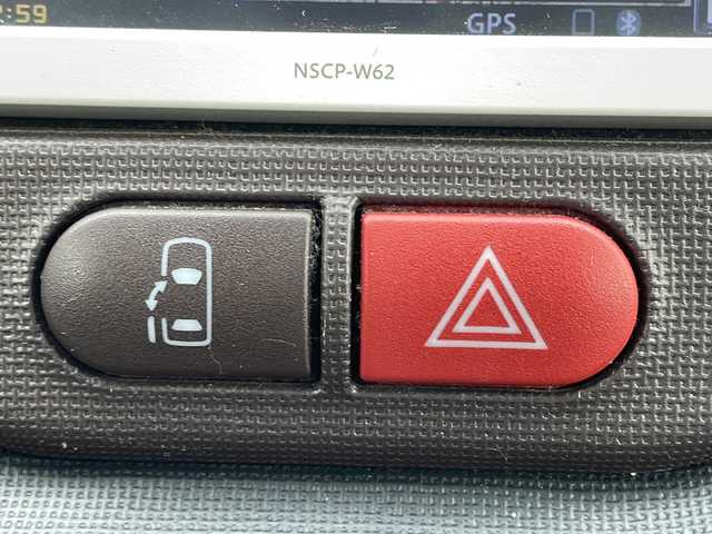 トヨタ スペイド V 大阪府 2013(平25)年 8.8万km ブラックマイカ 純正SDナビ NSCP-W62/・DVD/CD/FM/AM/Bluetooth/・ワンセグテレビ/ETC/盗難防止装置/ドアバイザー/電動格納ミラー/片側パワースライドドア/オートエアコン/スマートキー/12V電源/純正フロアマット/ナビ取扱説明書/保証書