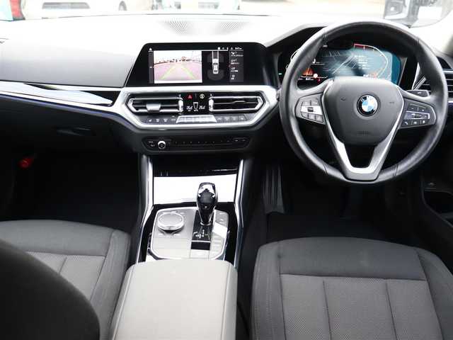 ＢＭＷ ３２０ｉ 神奈川県 2019(令1)年 2.7万km 白 純正ナビ/バックカメラ/アダプティブクルーズ/プッシュスタート/ETC/LEDヘッドライト/パワーシート/パワートランク/取説/スペアスマートキー/記録(R.2.3.4.5.6.7)