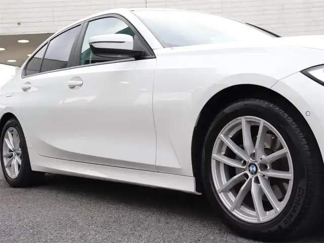 ＢＭＷ ３２０ｉ 神奈川県 2019(令1)年 2.7万km 白 純正ナビ/バックカメラ/アダプティブクルーズ/プッシュスタート/ETC/LEDヘッドライト/パワーシート/パワートランク/取説/スペアスマートキー/記録(R.2.3.4.5.6.7)