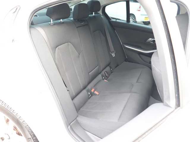 ＢＭＷ ３２０ｉ 神奈川県 2019(令1)年 2.7万km 白 純正ナビ/バックカメラ/アダプティブクルーズ/プッシュスタート/ETC/LEDヘッドライト/パワーシート/パワートランク/取説/スペアスマートキー/記録(R.2.3.4.5.6.7)