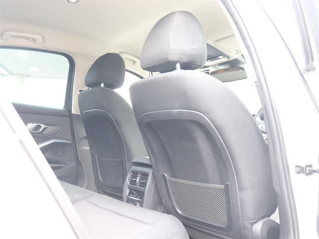 ＢＭＷ ３２０ｉ 神奈川県 2019(令1)年 2.7万km 白 純正ナビ/バックカメラ/アダプティブクルーズ/プッシュスタート/ETC/LEDヘッドライト/パワーシート/パワートランク/取説/スペアスマートキー/記録(R.2.3.4.5.6.7)