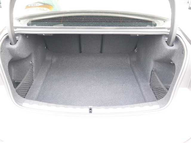 ＢＭＷ ３２０ｉ 神奈川県 2019(令1)年 2.7万km 白 純正ナビ/バックカメラ/アダプティブクルーズ/プッシュスタート/ETC/LEDヘッドライト/パワーシート/パワートランク/取説/スペアスマートキー/記録(R.2.3.4.5.6.7)