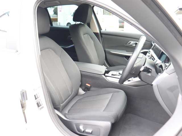 ＢＭＷ ３２０ｉ 神奈川県 2019(令1)年 2.7万km 白 純正ナビ/バックカメラ/アダプティブクルーズ/プッシュスタート/ETC/LEDヘッドライト/パワーシート/パワートランク/取説/スペアスマートキー/記録(R.2.3.4.5.6.7)
