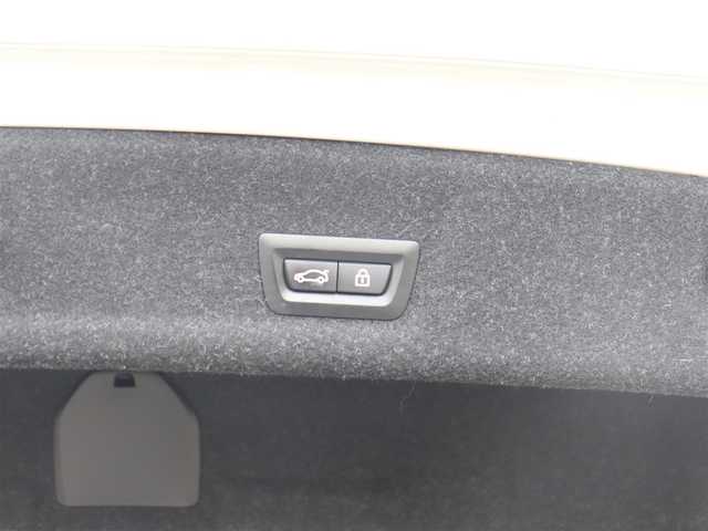 ＢＭＷ ３２０ｉ 神奈川県 2019(令1)年 2.7万km 白 純正ナビ/バックカメラ/アダプティブクルーズ/プッシュスタート/ETC/LEDヘッドライト/パワーシート/パワートランク/取説/スペアスマートキー/記録(R.2.3.4.5.6.7)