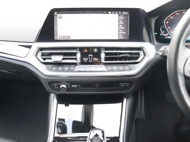 ＢＭＷ ３２０ｉ 神奈川県 2019(令1)年 2.7万km 白 純正ナビ/バックカメラ/アダプティブクルーズ/プッシュスタート/ETC/LEDヘッドライト/パワーシート/パワートランク/取説/スペアスマートキー/記録(R.2.3.4.5.6.7)