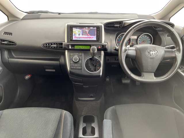 トヨタ ウィッシュ 1．8S 鹿児島県 2010(平22)年 6.7万km ブラック 純正SDナビ/（AM/FM/CD/DVD/Bluetooth/）/フルセグテレビ/バックカメラ/パドルシフト/ETC/オートライト/スマートキー /プッシュスタート/純正フロアマット/電格ミラー