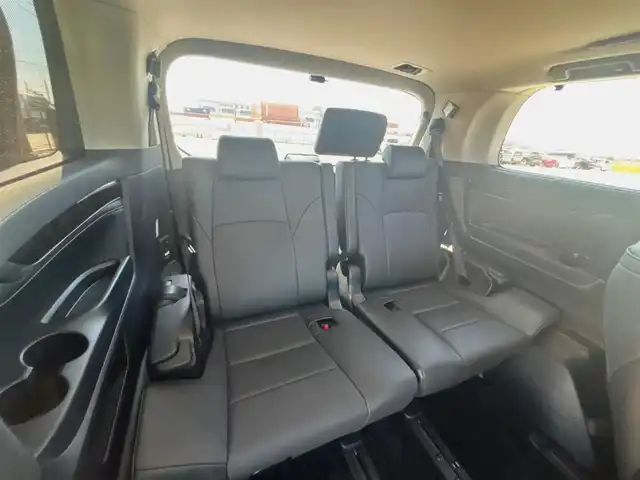 トヨタ アルファードハイブリット SR Cパッケージ 富山県 2019(平31)年 7.7万km グラファイトM 4WD/ツインムーンルーフ/アルパインナビ/フルセグTV/両側パワースライドドア/パワーバックドア/バックモニター/ビルトインETC/ドライブレコーダー/アルパイン12.8型リアビジョン/レーダークルーズコントロール/インテリジェントクリアランスソナー/セーフティセンス/・プリクラッシュセーフティ/・レーントレーシングアシスト/・ロードサインアシスト/・アダプティブハイビームシステム/純正OP3眼LEDヘッドランプ/デュアルオートエアコン/木目調/革巻きコンビステアリング/本革シート/前席パワーシート/快適温熱シート/助手席パワーオットマン/2列目エグゼクティブパワーシート/純正17インチアルミホイール/スマートエントリー/プッシュスタートシステム/ウェルカムパワースライドドア機能付/禁煙車