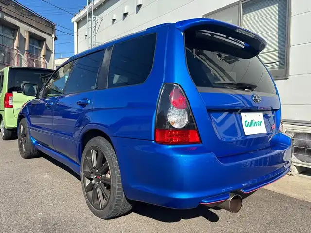 スバル フォレスター STi バージョン 愛知県 2005(平17)年 14.4万km WRブルーマイカ 4WD/6速MT/バックカメラ/社外ナビ/AM/FM/AUX/DVD/ETC/ルーフレール/電格ミラー/前後ドライブレコーダー/純正アルミホイール/ＳＴｉスポイラー　　/ブレンボブレーキキャリパー/社外マフラー/スペアキー
