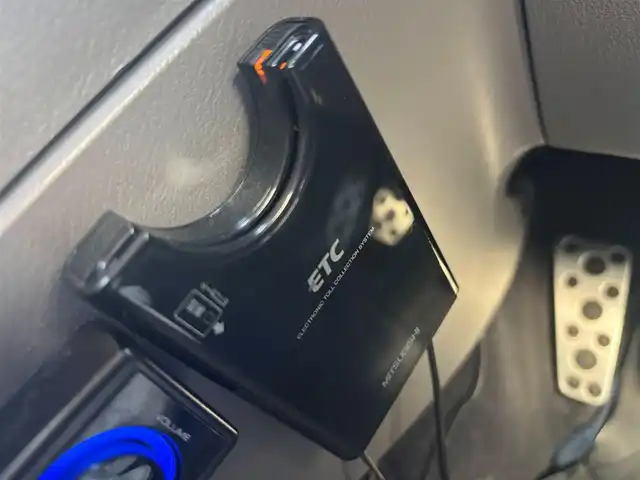 スバル フォレスター STi バージョン 愛知県 2005(平17)年 14.4万km WRブルーマイカ 4WD/6速MT/バックカメラ/社外ナビ/AM/FM/AUX/DVD/ETC/ルーフレール/電格ミラー/前後ドライブレコーダー/純正アルミホイール/ＳＴｉスポイラー　　/ブレンボブレーキキャリパー/社外マフラー/スペアキー