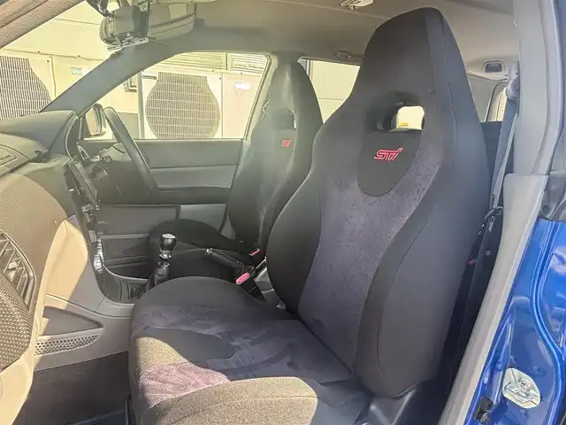 スバル フォレスター STi バージョン 愛知県 2005(平17)年 14.4万km WRブルーマイカ 4WD/6速MT/バックカメラ/社外ナビ/AM/FM/AUX/DVD/ETC/ルーフレール/電格ミラー/前後ドライブレコーダー/純正アルミホイール/ＳＴｉスポイラー　　/ブレンボブレーキキャリパー/社外マフラー/スペアキー
